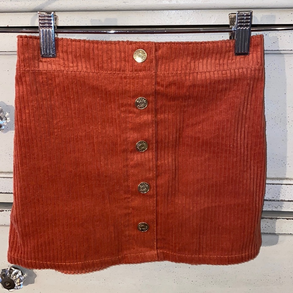 Isaac Mizrahi burnt orange corduroy skirt w/gold buttons elastic waistband Small